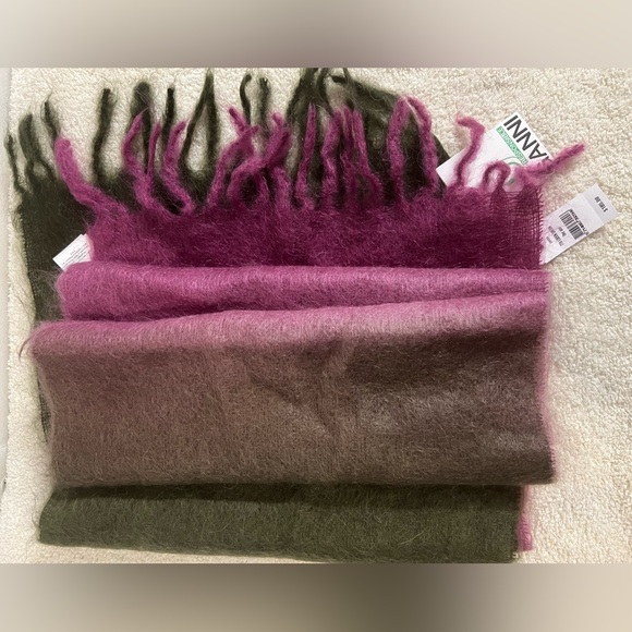 Ganni scarf - Picture 4 of 5